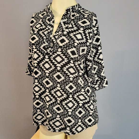 Gingy & Cocoa V-Neck Black & White Designed Blouse - Picture 1 of 6